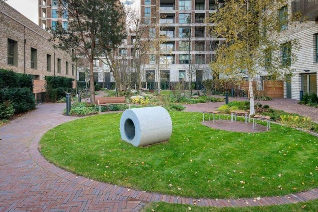 Superb 1 Bedroom Apartment 3Mins From Tube Station London Exterior photo