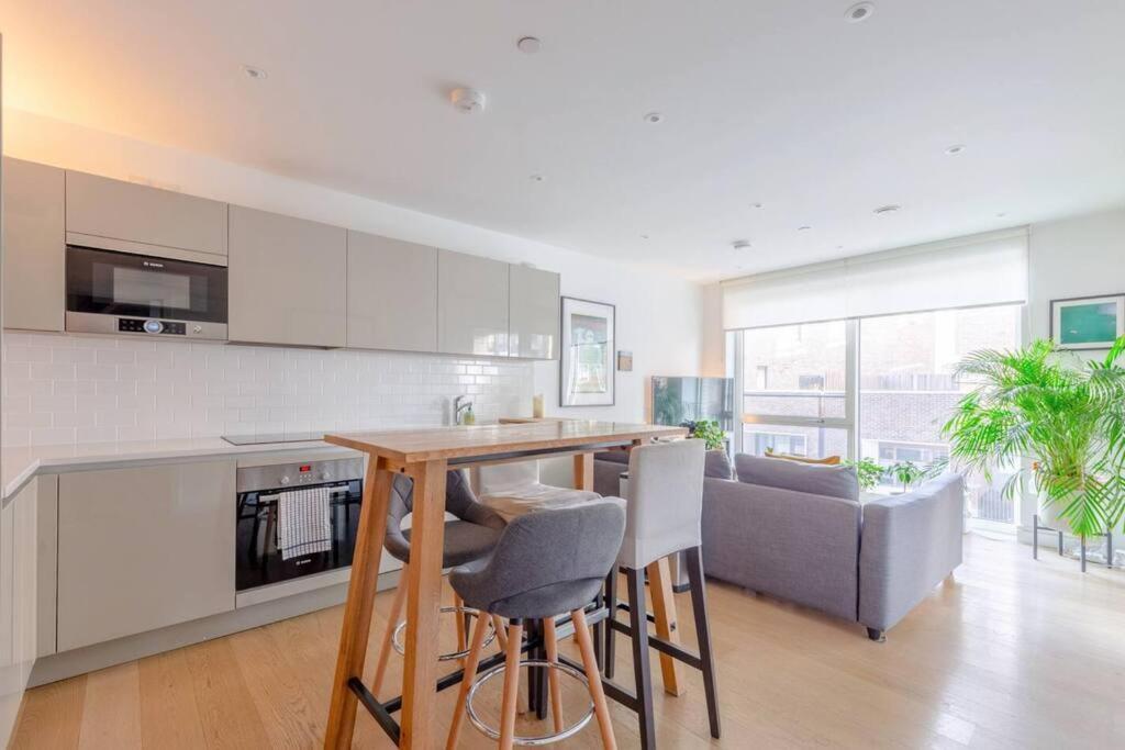 Superb 1 Bedroom Apartment 3Mins From Tube Station London Exterior photo