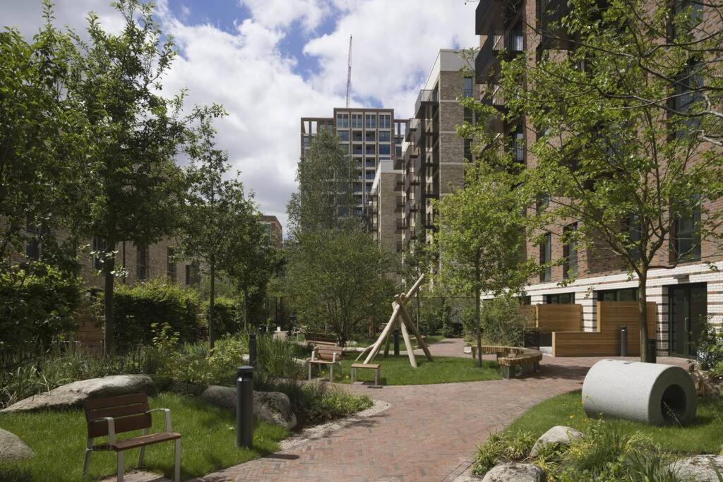 Superb 1 Bedroom Apartment 3Mins From Tube Station London Exterior photo