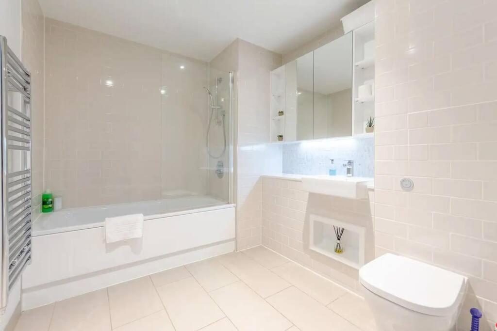 Superb 1 Bedroom Apartment 3Mins From Tube Station London Exterior photo